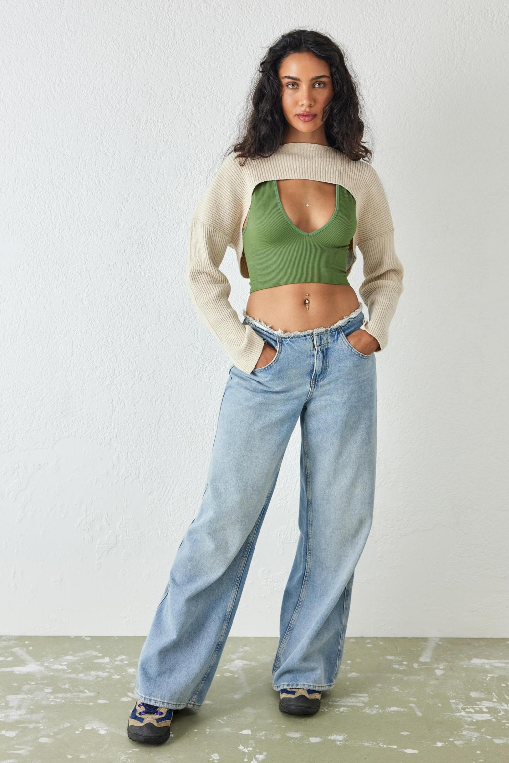 dzianinowy beżowy crop top rękawy prążki