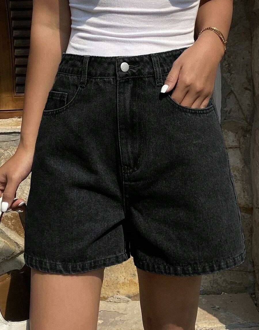 czarne spodenki jeans