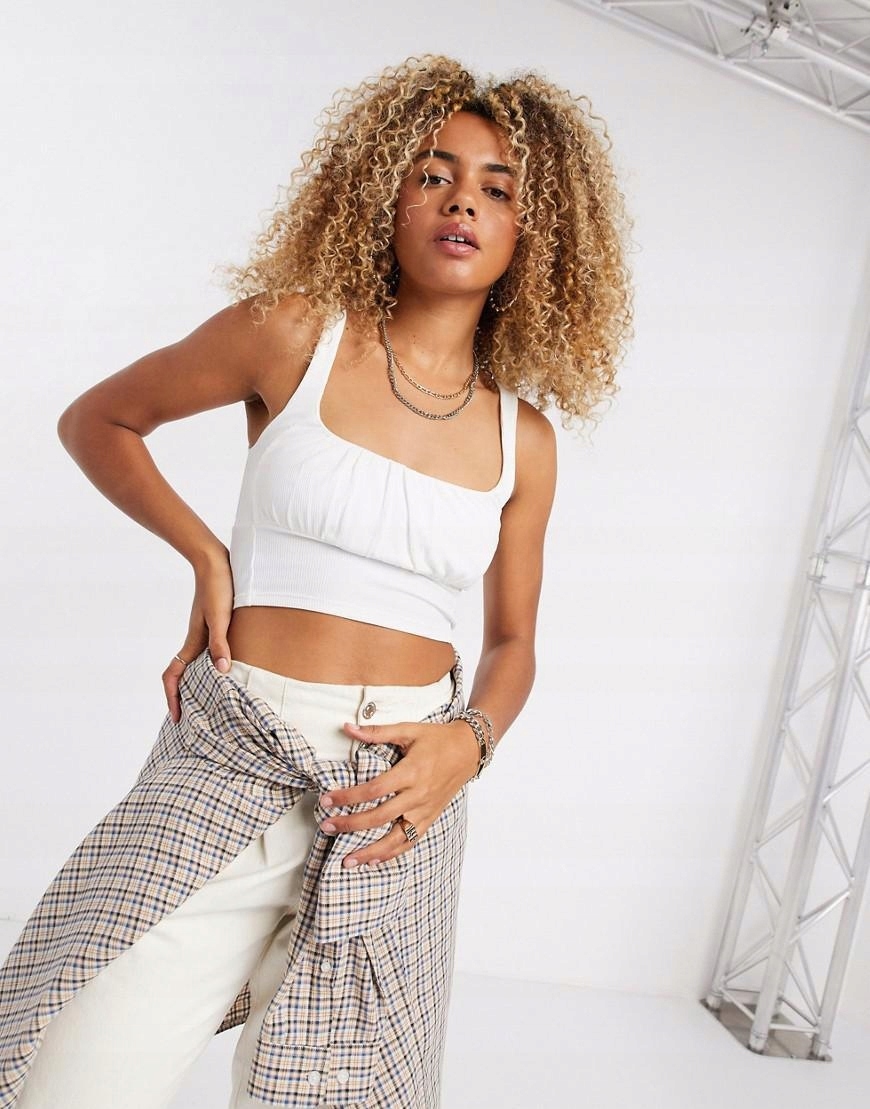 biały crop top prążki