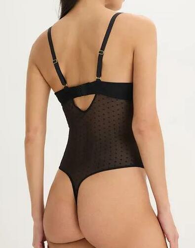 BODY ZE STRINGAMI