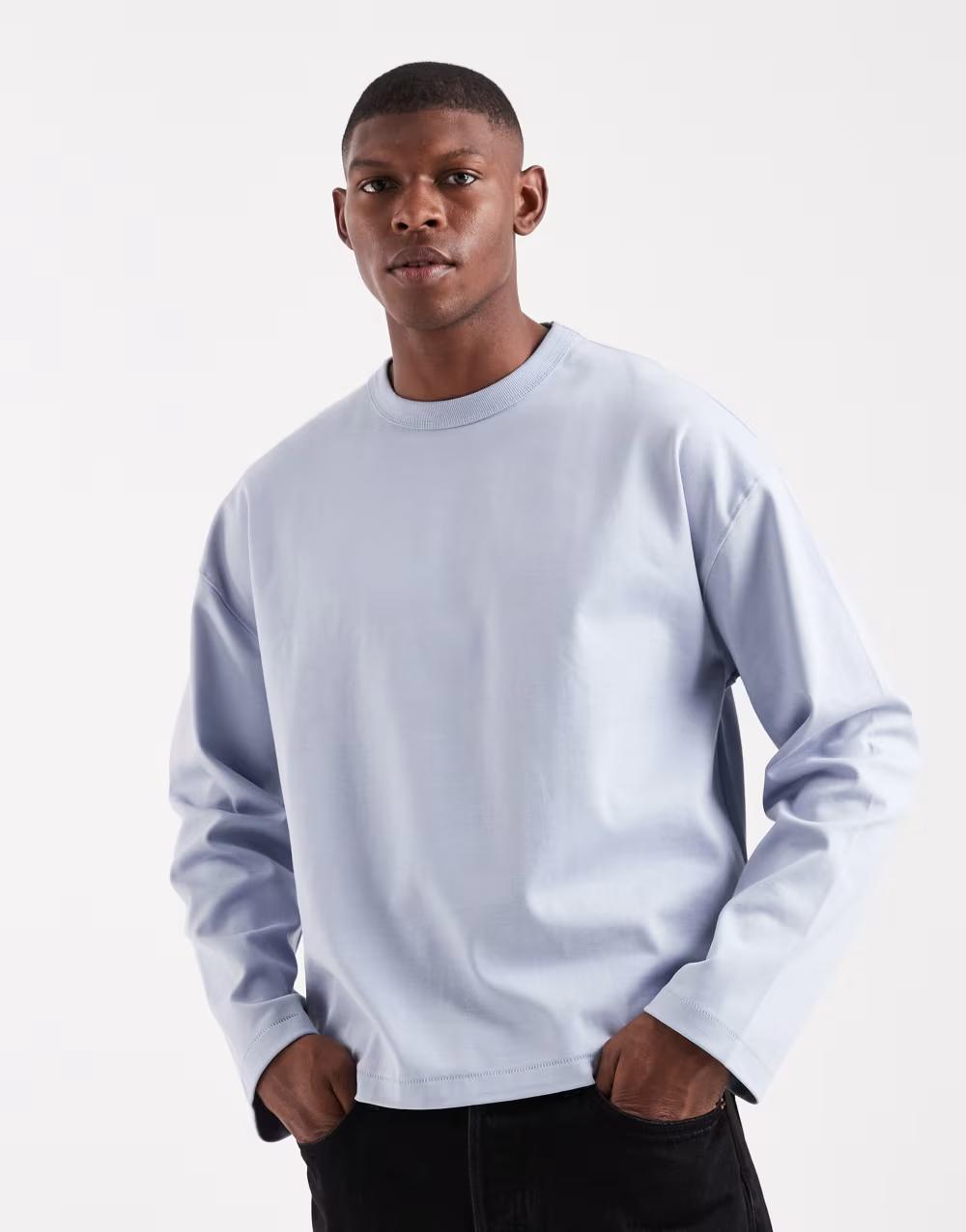 niebieska koszulka z długim rękawem