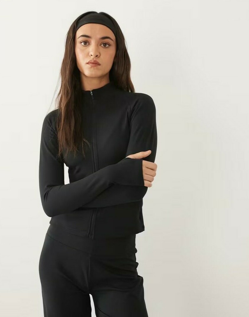 CZARNA BLUZA ZAMEK KIESZENIE