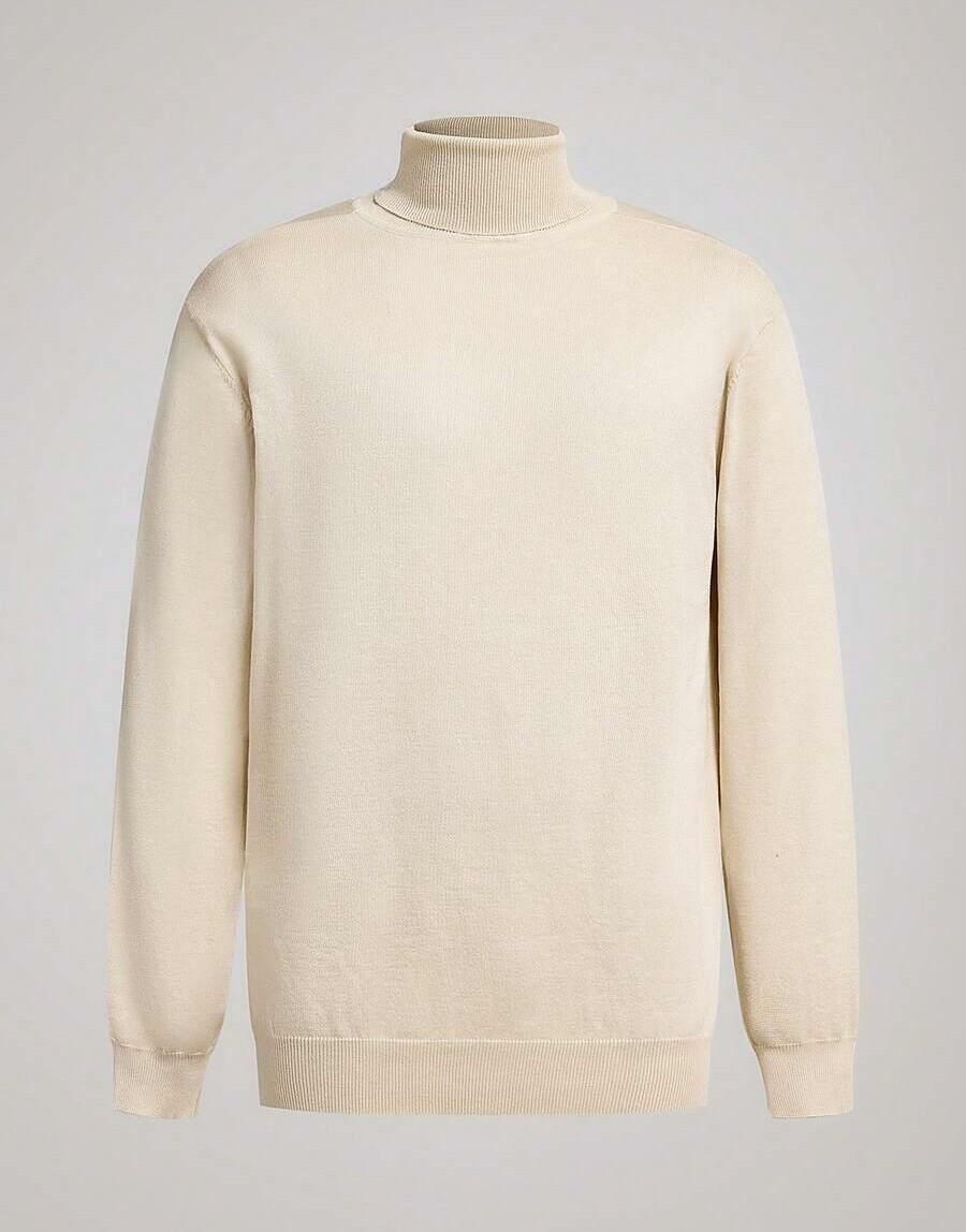 klasyczny beżowy sweter z golfem