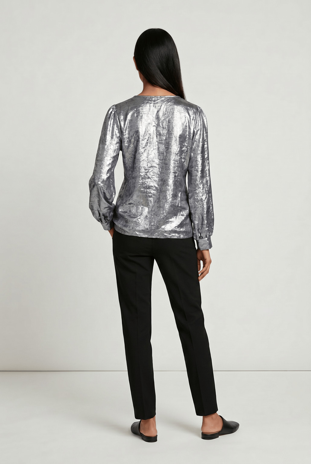 srebrna bluzka v neck