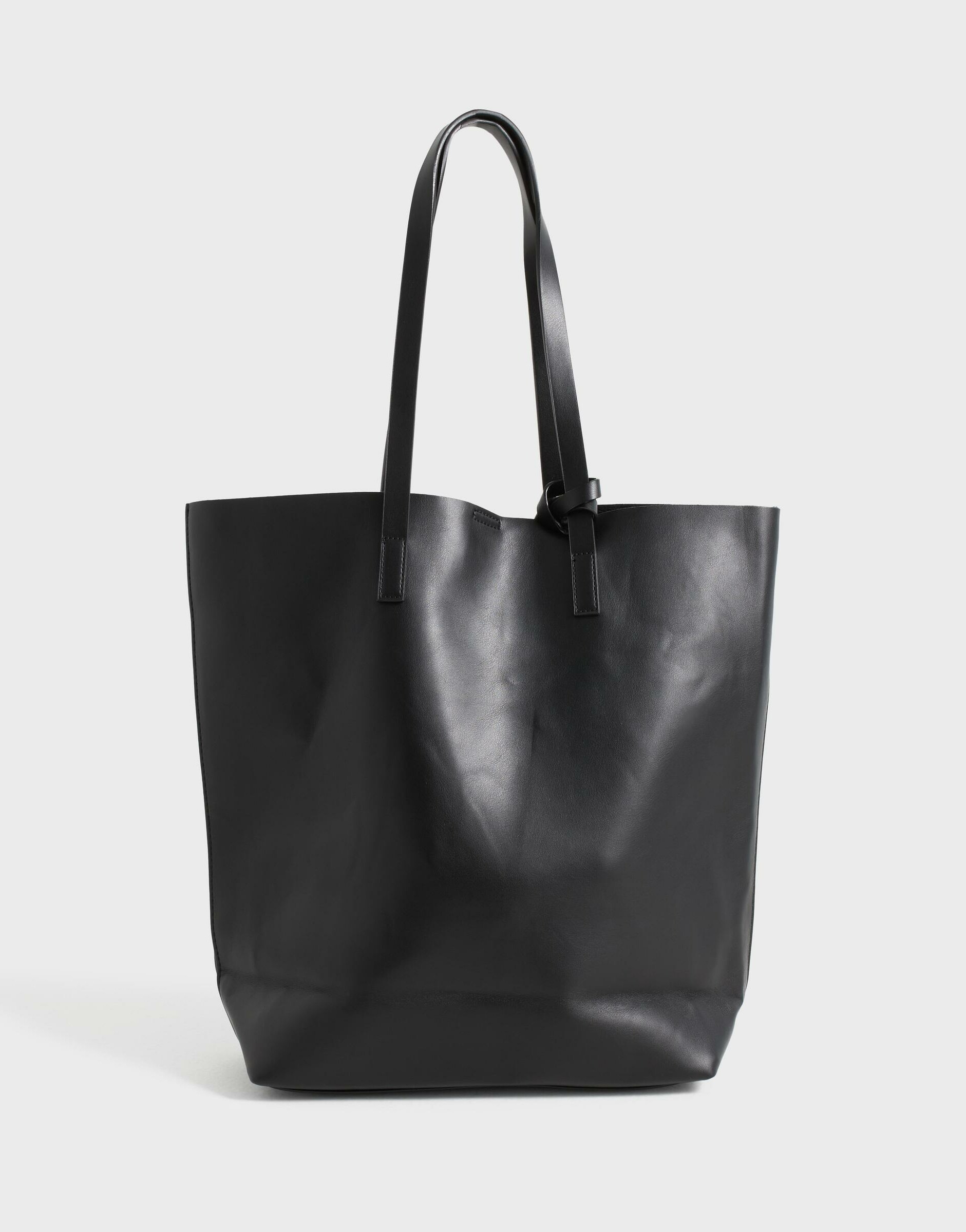 czarna torebka shopper