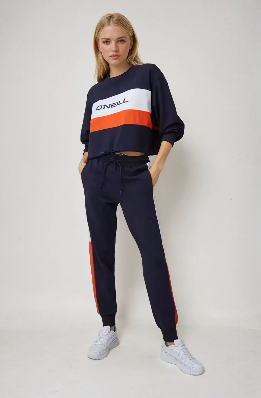 BLUZA KONTRAST OKRĄGŁY DEKOLT LOGO