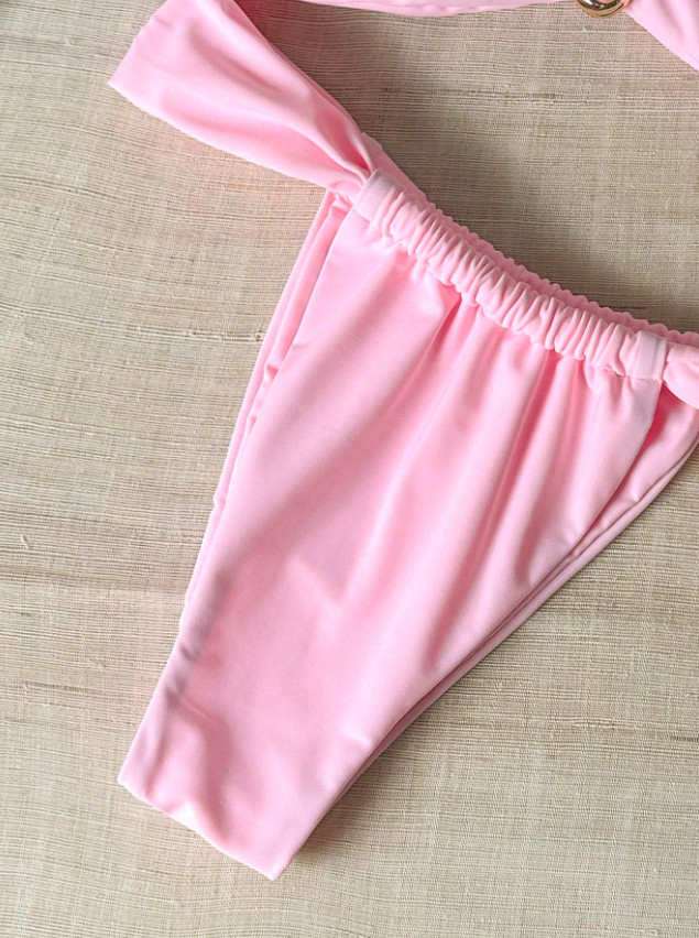 różowa góra od bikini zdobienie