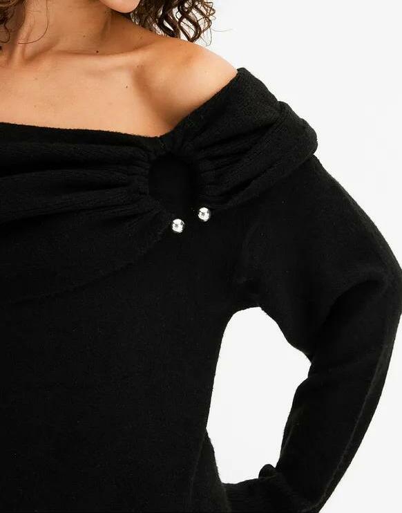 SWETER Z ODKRYTYMI RAMIONAMI