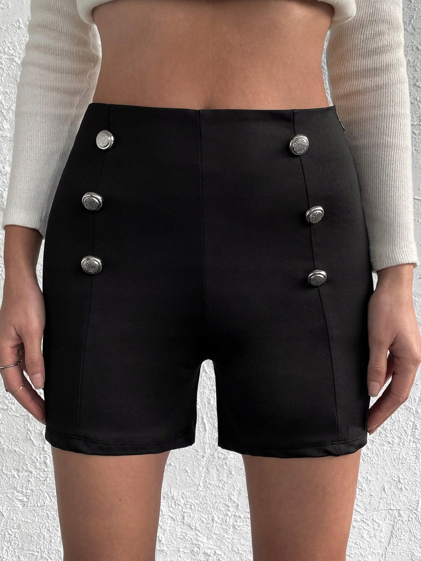 czarne krótkie legginsy guziki