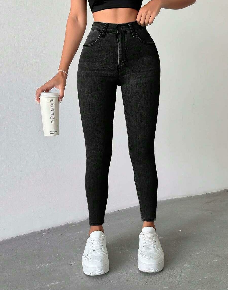 czarne spodnie jeans rurki