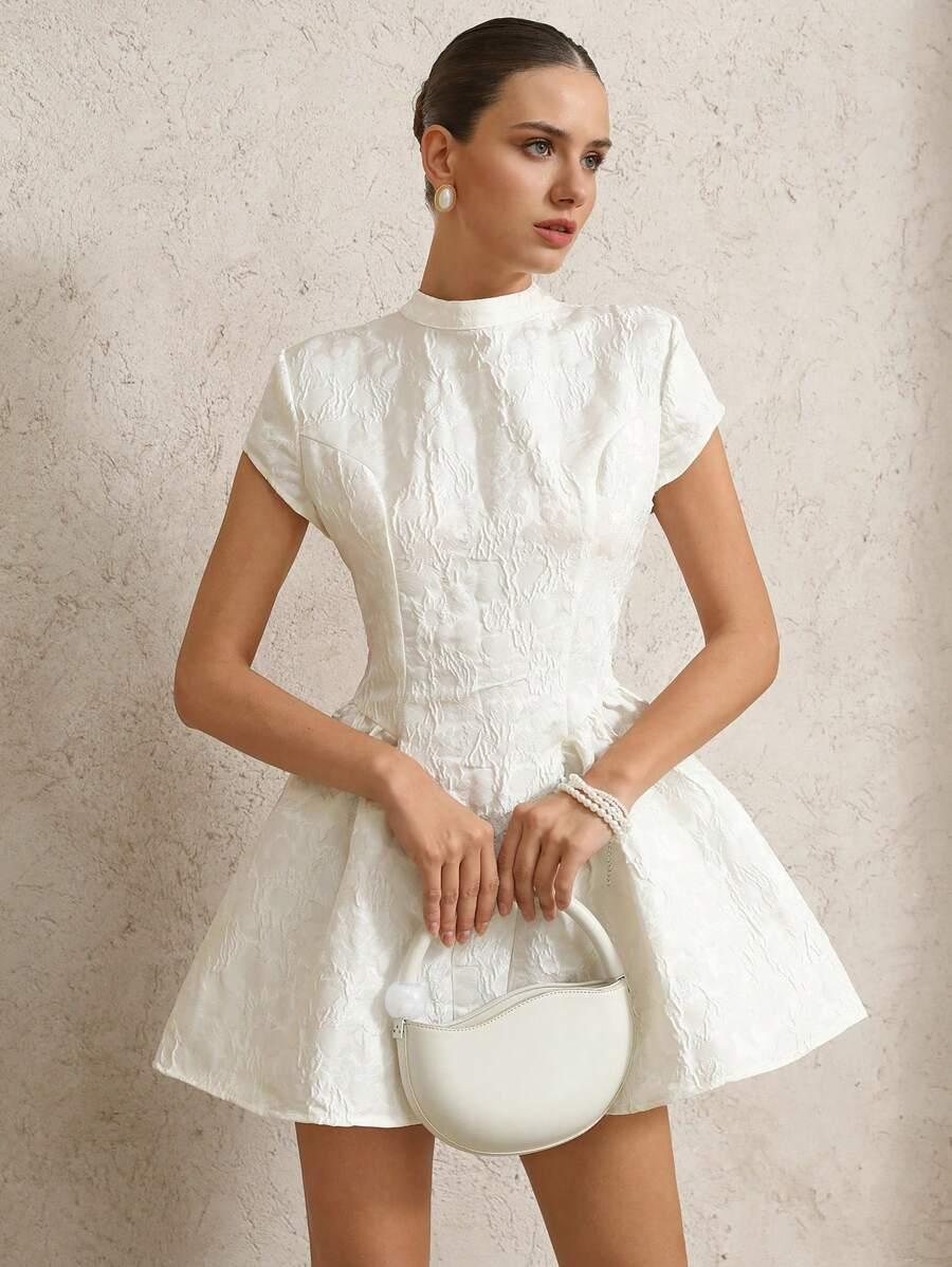 BIAŁA MINI SUKIENKA