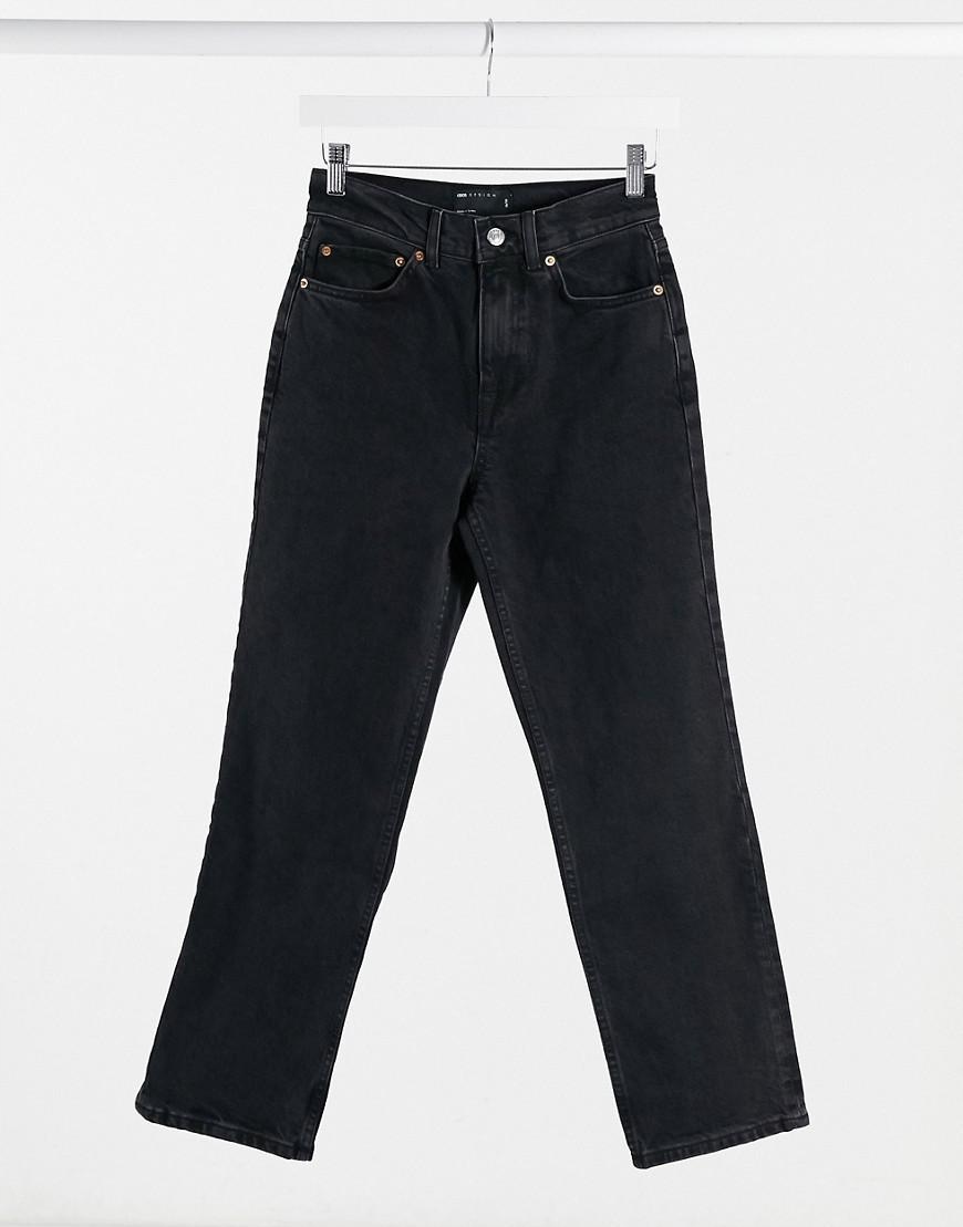 czarne spodnie jeans