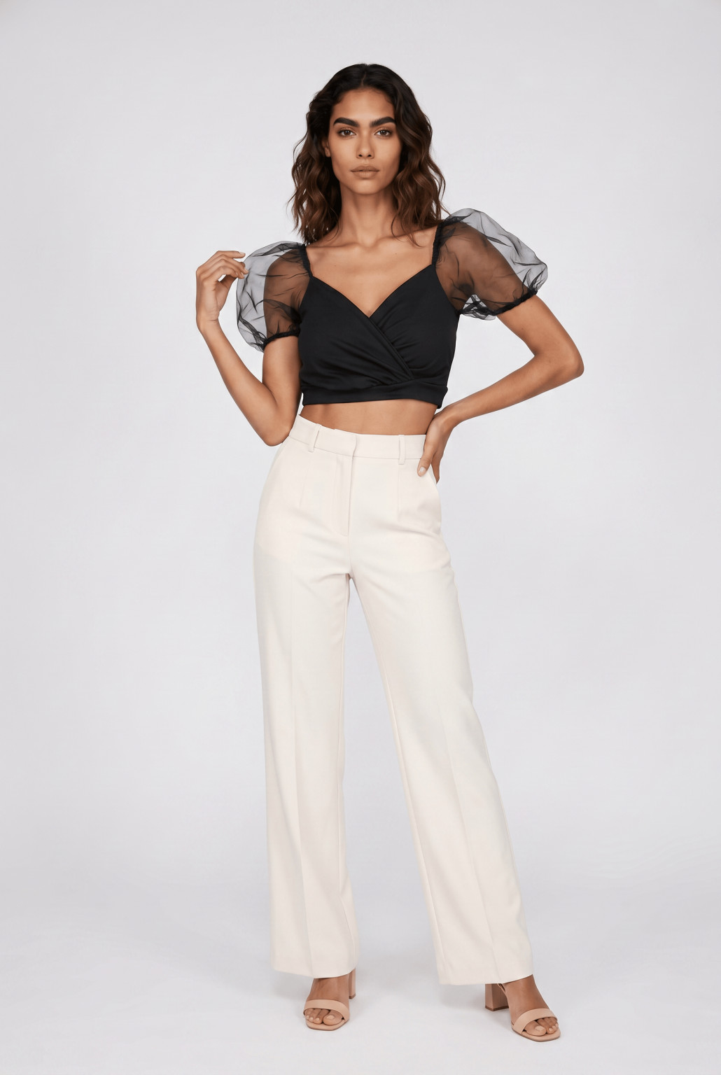 czarny crop top bufki