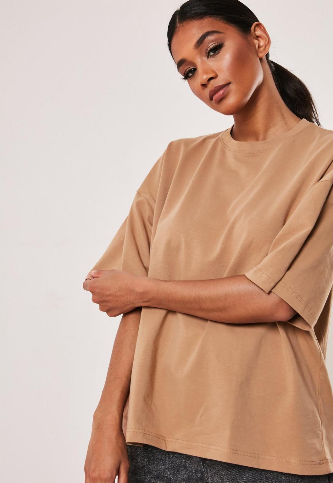 BEŻOWY T-SHIRT OVERSIZE