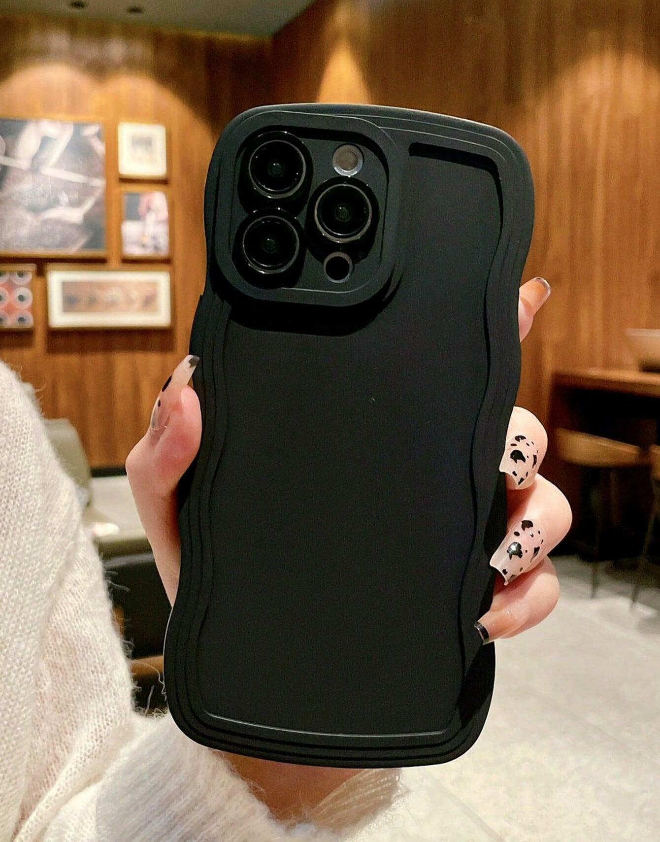 czarne etui na telefon iphone 15 pro