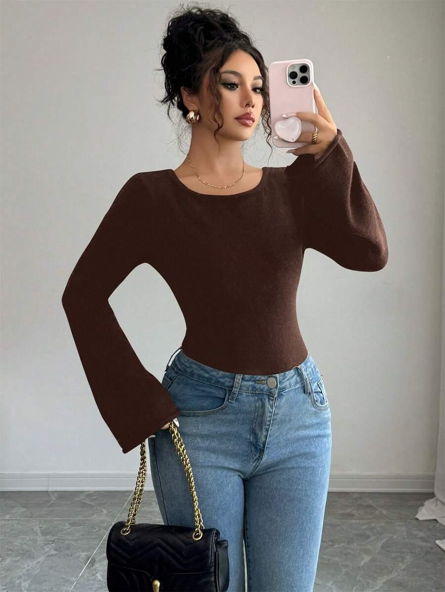 brązowy sweter okrągły dekolt