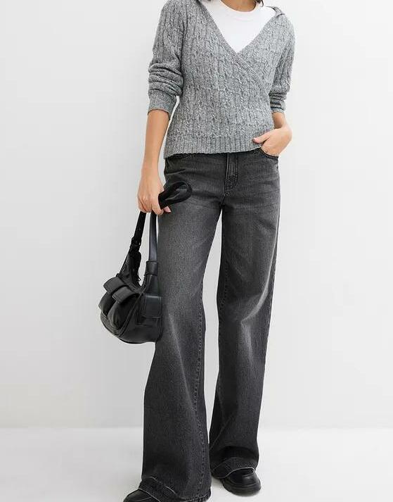 SWETER Z KAPTUREM Z ASYMETRYCZNĄ LINIĄ DOŁU