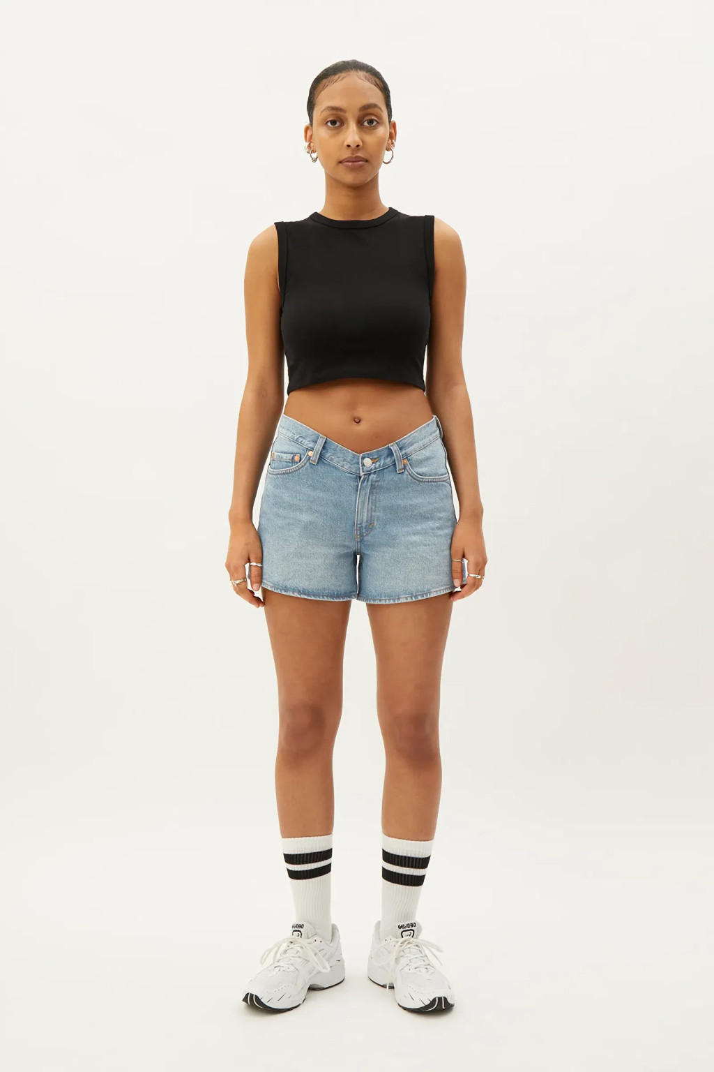 KRÓTKIE SPODENKI JEANS ASYMETRIA
