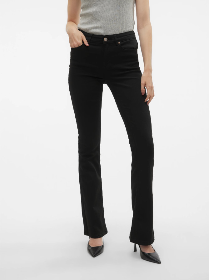 czarne spodnie jeans dzwony