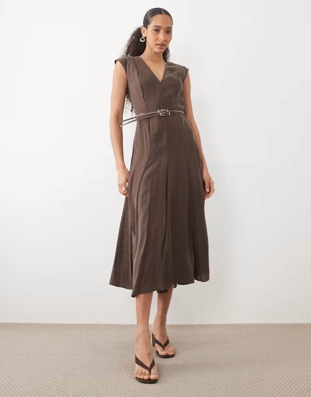 BRĄZOWA MIDI SUKIENKA V-NECK