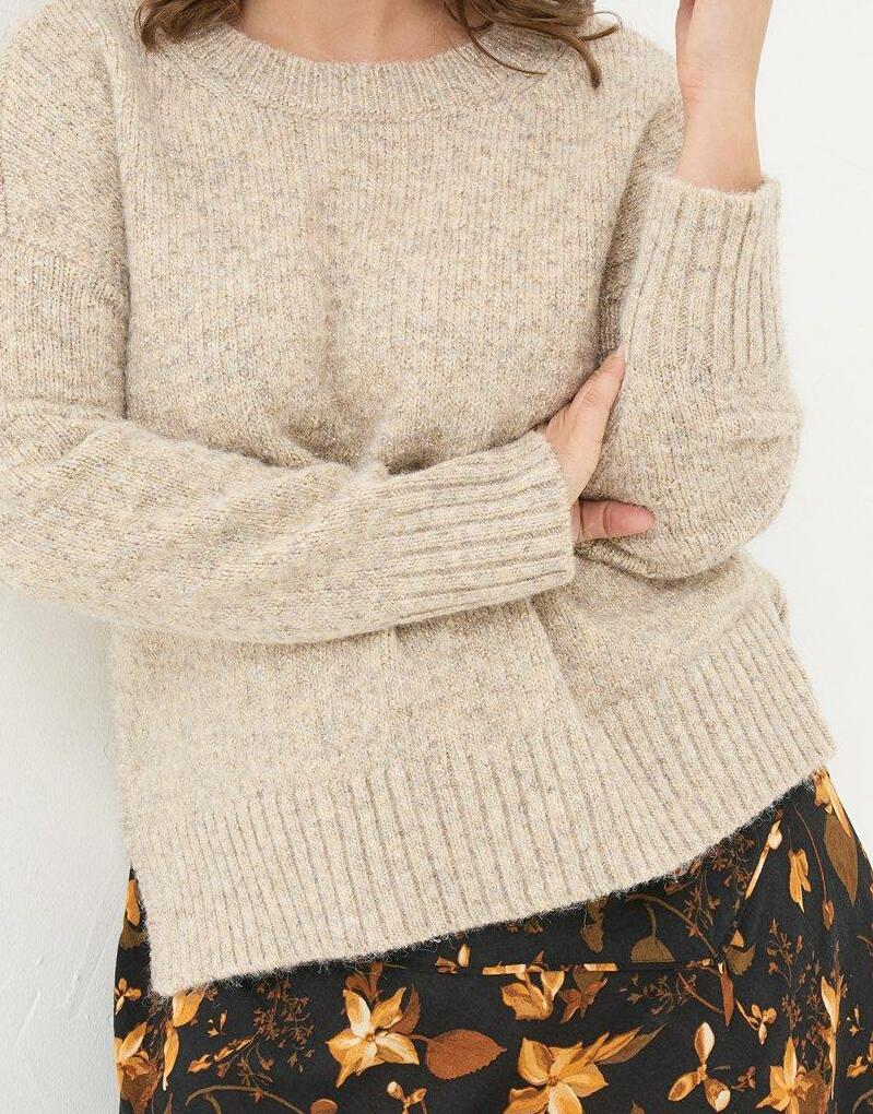 SWETER ZE ZŁOTĄ NICIĄ 