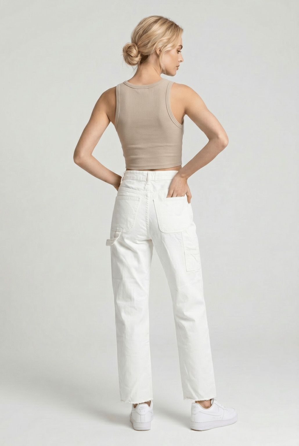 białe spodnie jeans dziury