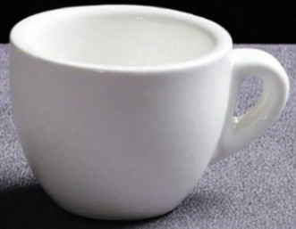 biała filiżanka do espresso