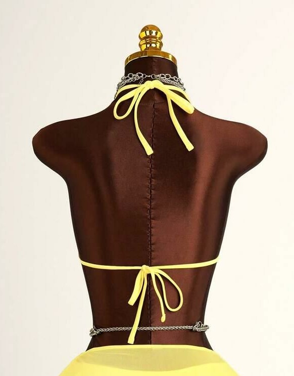 żółta góra od bikini