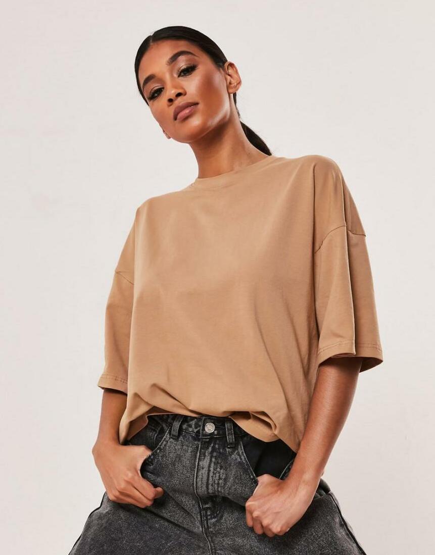 BEŻOWY T-SHIRT OVERSIZE