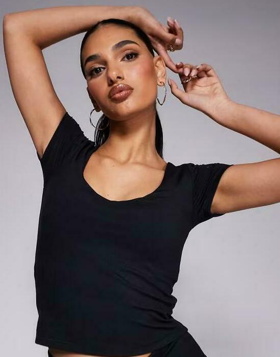 CZARNY SPORTOWY TOP