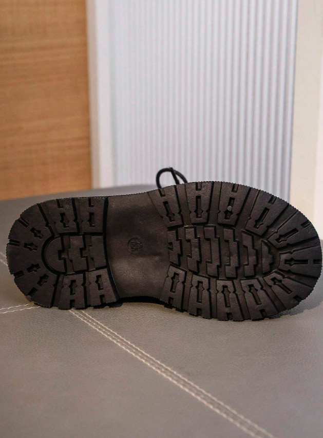 CZARNE SZNUROWANE BOTKI