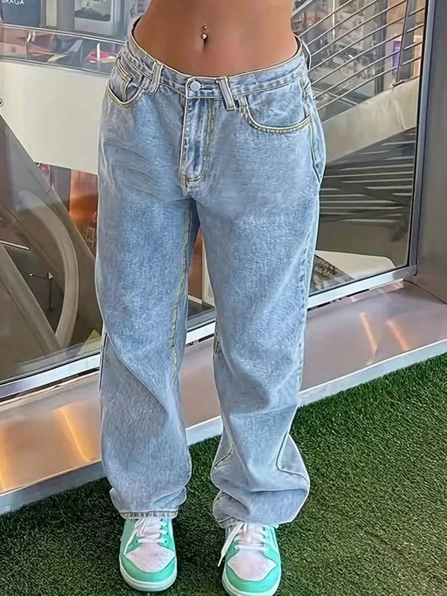 niebieskie spodnie jeans