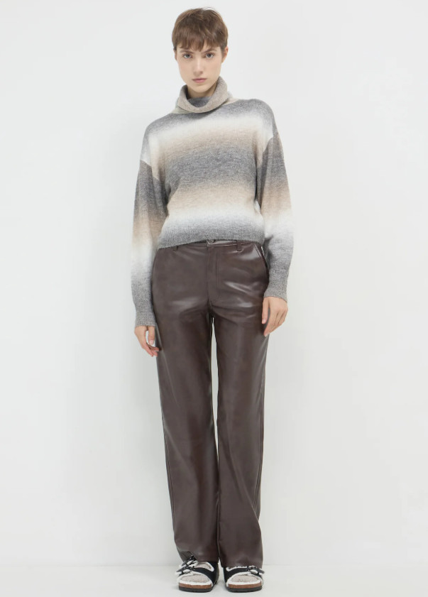 sweter z golfem ombre 