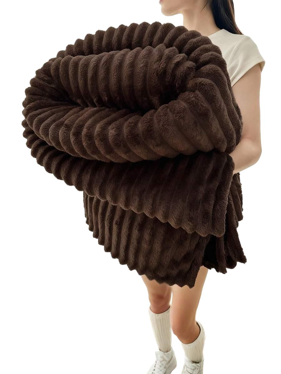 brązowy koc prążki