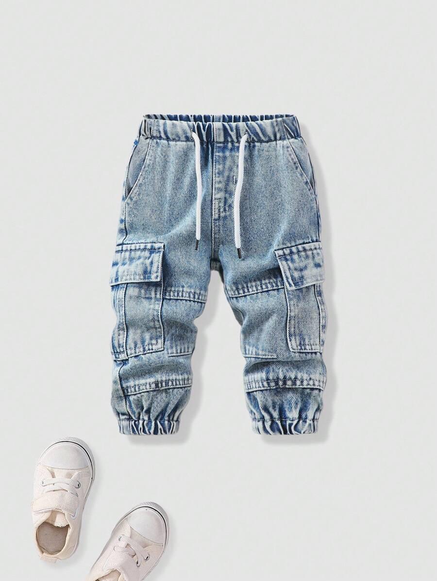niebieskie spodnie jeans