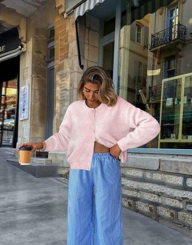 różowy sweter guziki