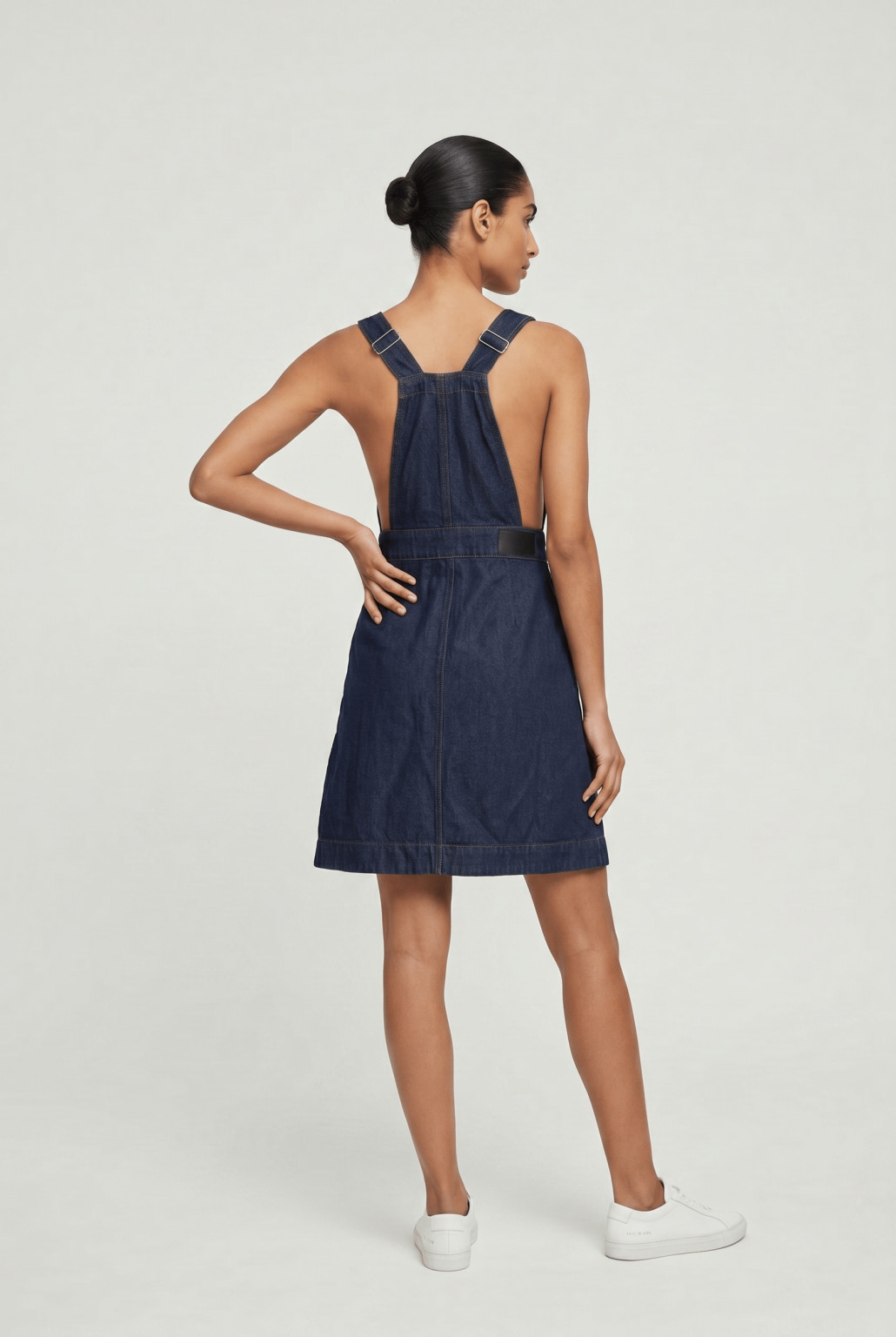 mini sukienka ogrodniczka jeans