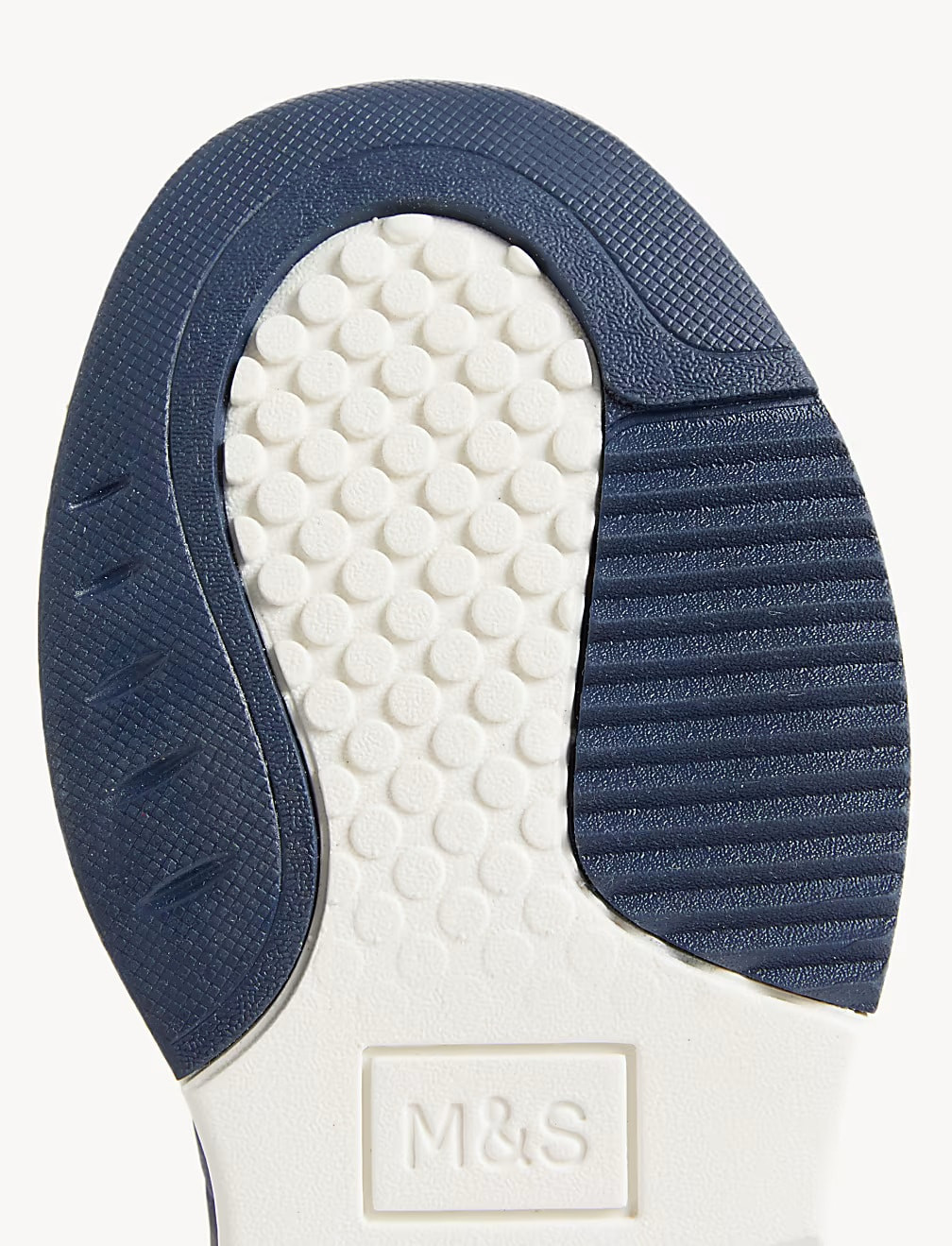 sznurowane niebieskie buty sportowe