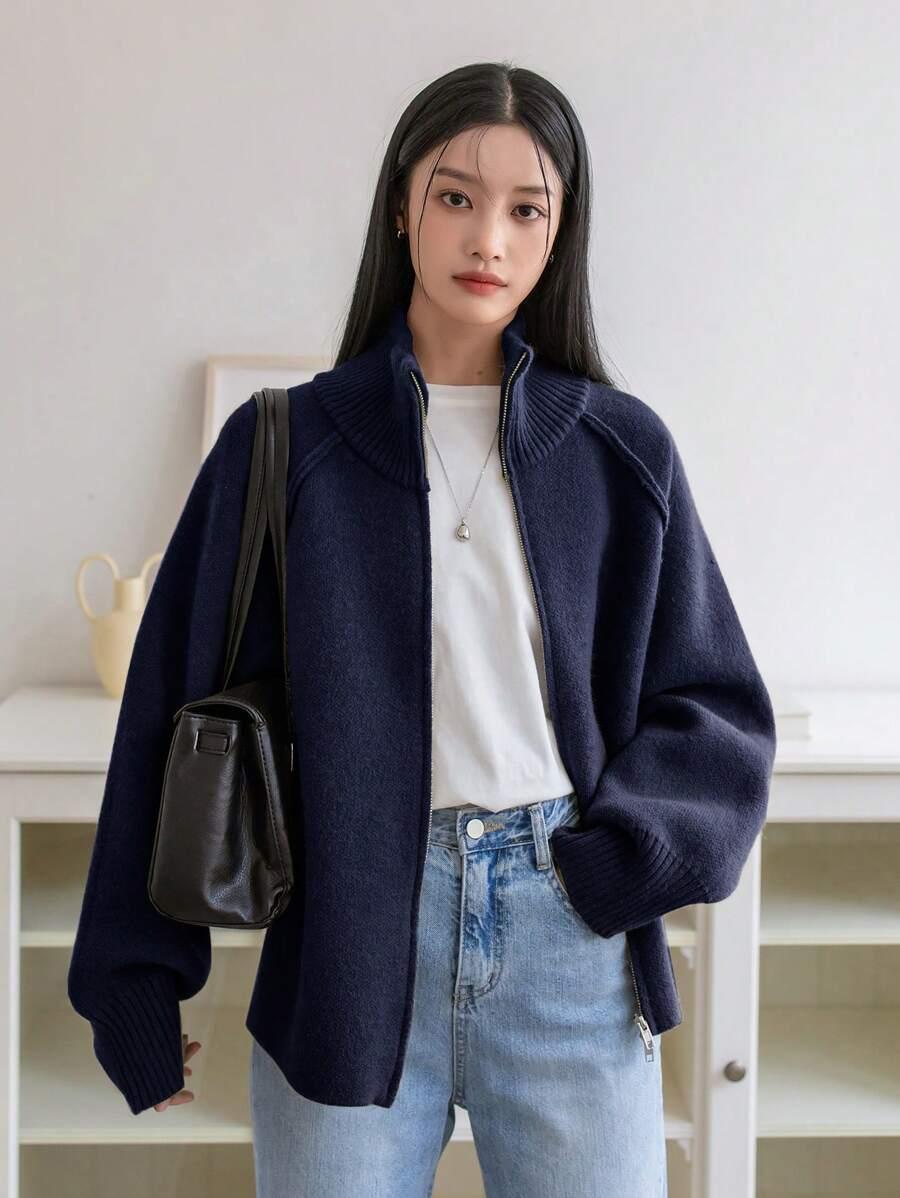 GRANATOWY SWETER ZAMEK