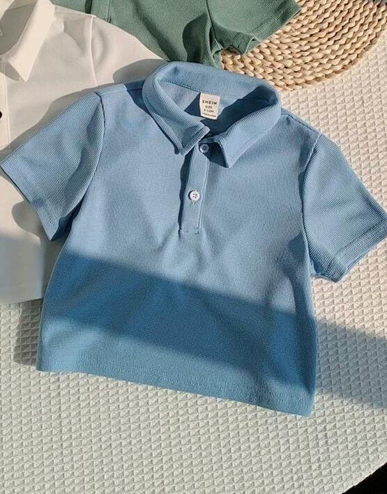 niebieska koszulka polo