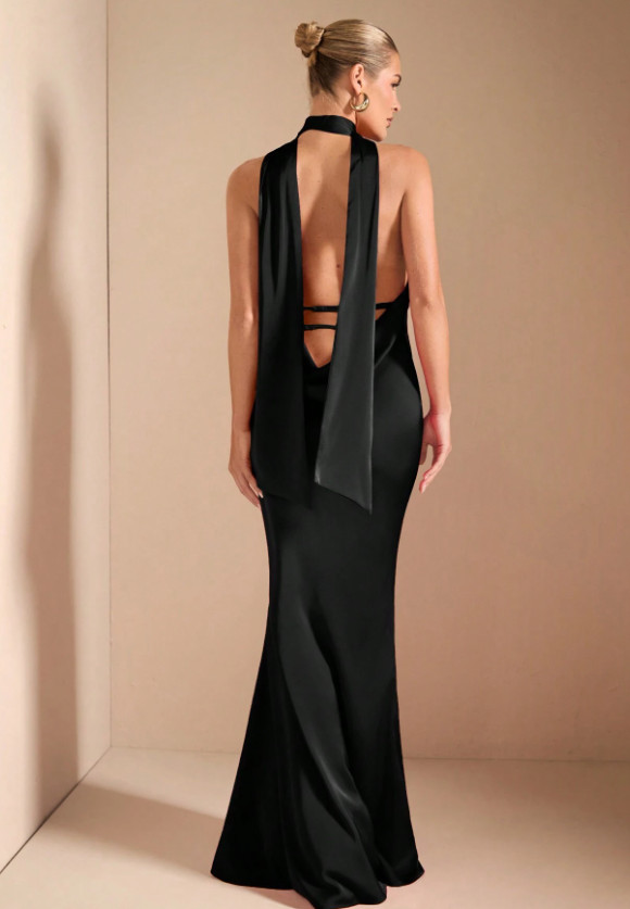 CZARNA MAXI SUKIENKA