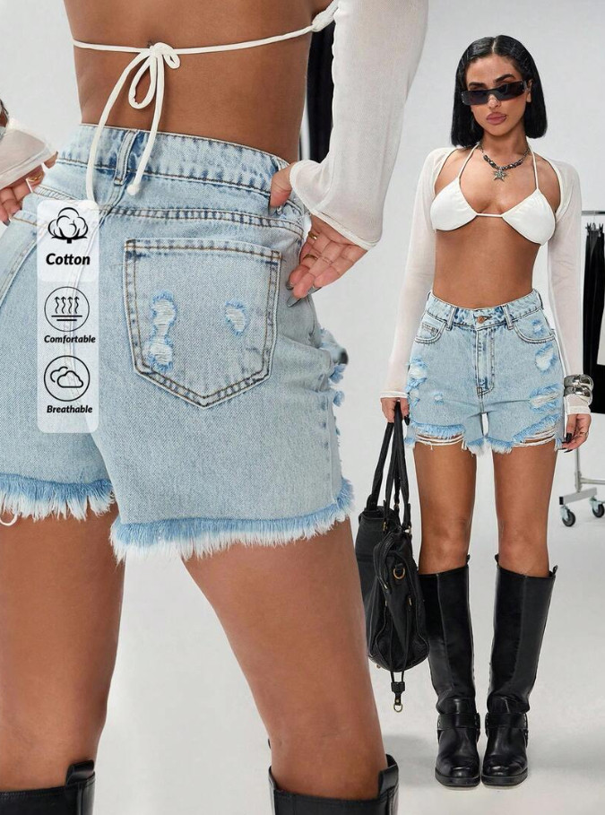 niebieskie spodenki jeans