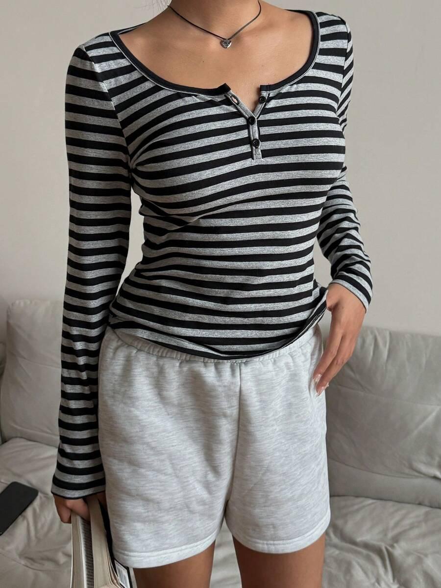 czarna bluzka paski