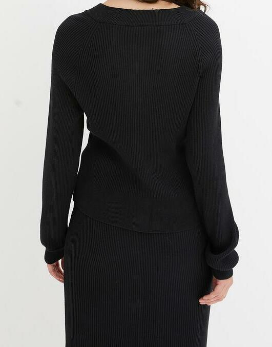 SWETER ROZPINANY W PRĄŻEK