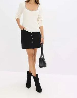 SWETER Z DZIANINY Z OZDOBNYM DETALEM