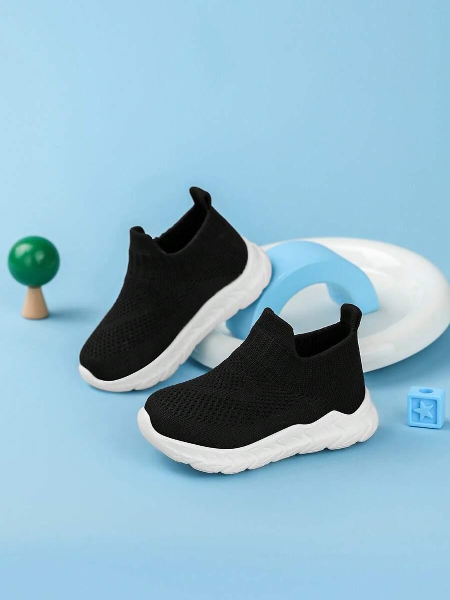 czarne buty sportowe