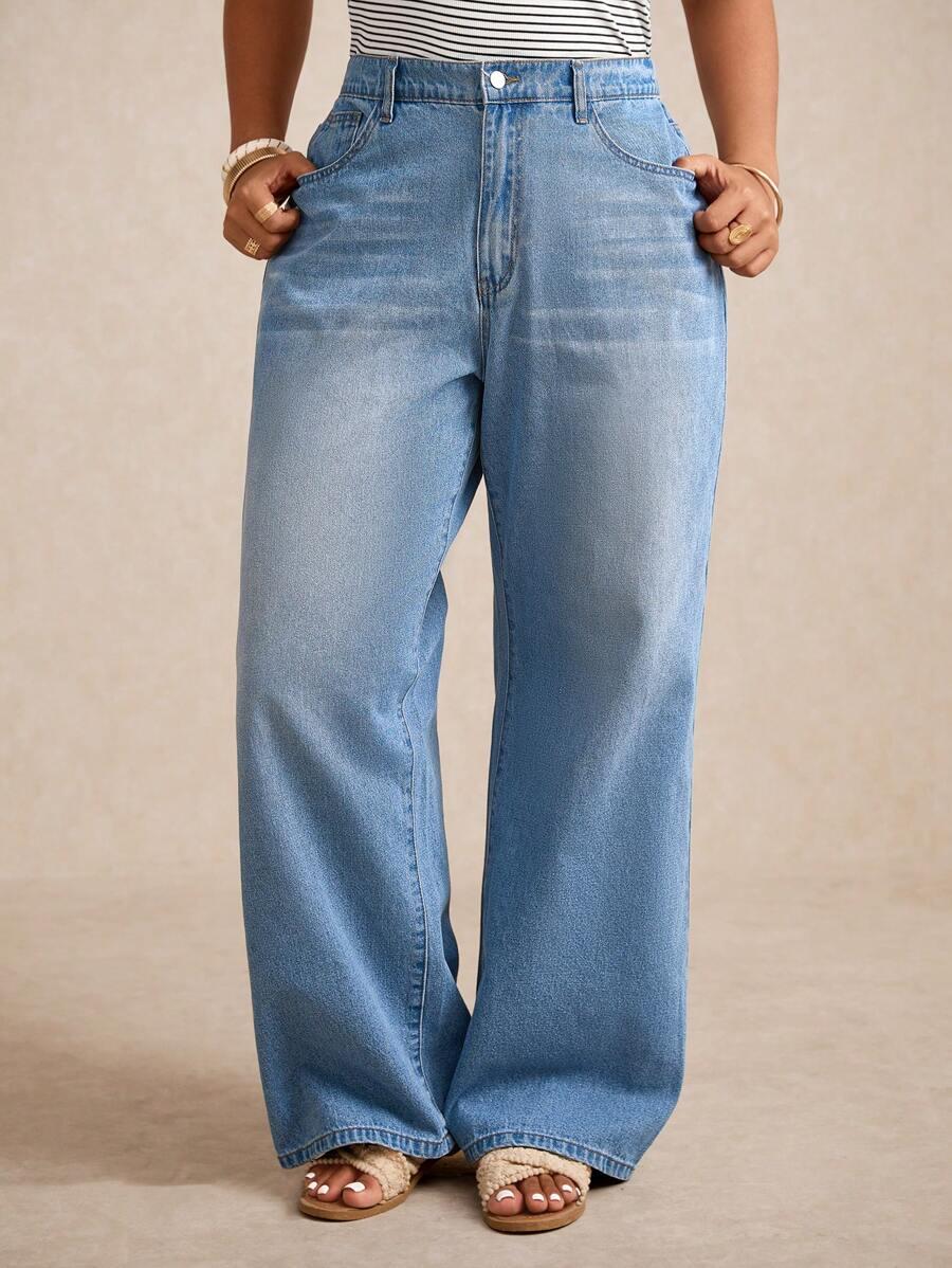 niebieskie spodnie jeans