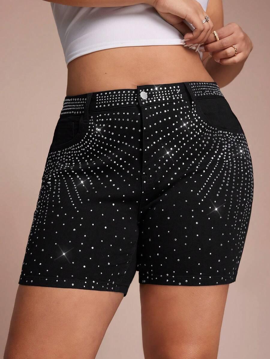 czarne spodenki jeans zdobienie