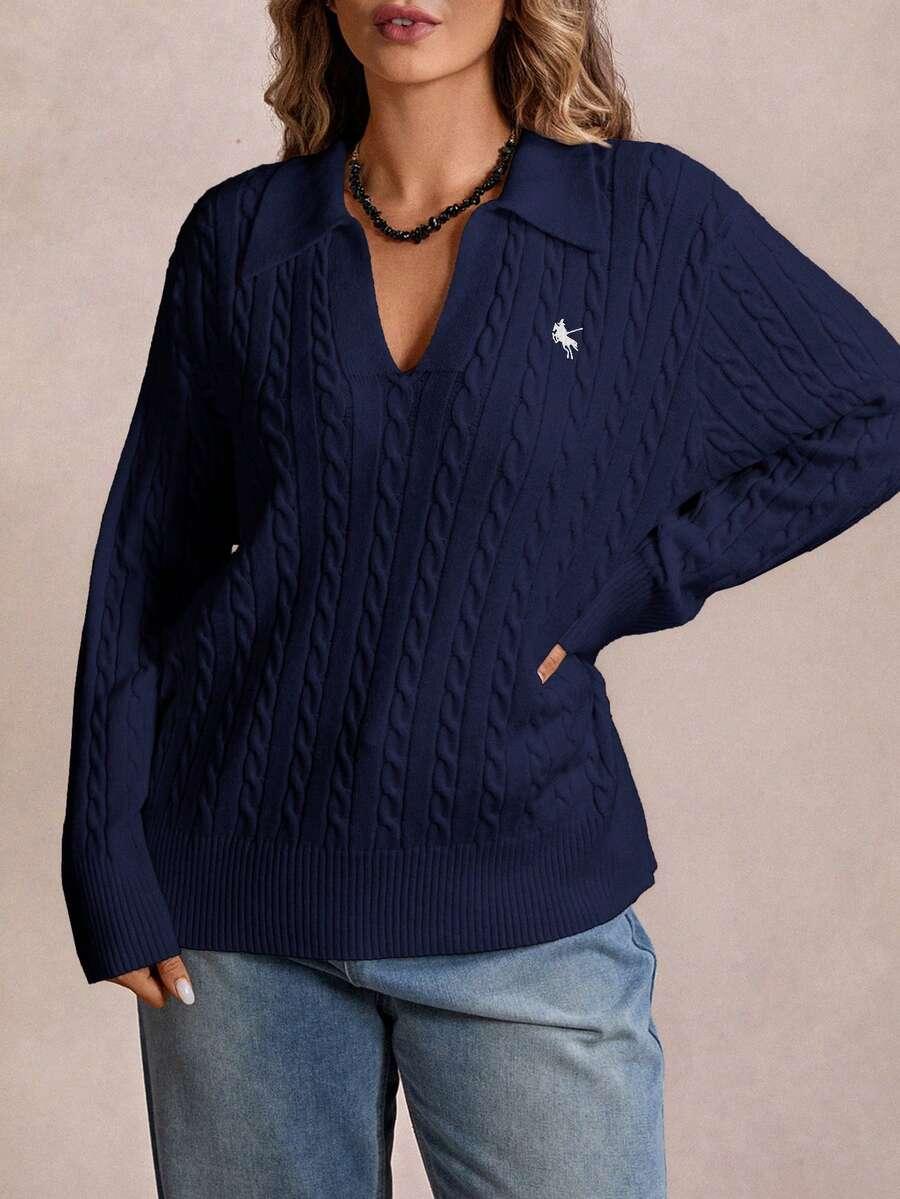 granatowy sweter z długim rękawem