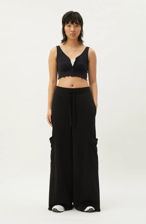 CZARNY CROP TOP GUZIKI